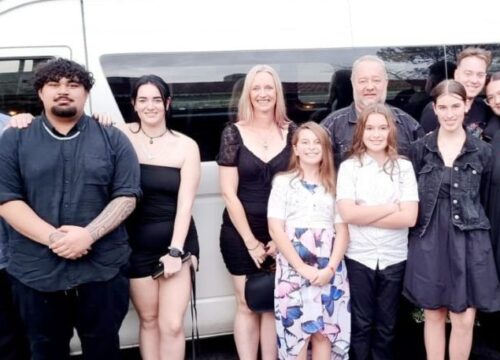 Why Booking a Maxi Taxi Airport Transfer in Perth Is the Smartest Choice for Families and Corporate Teams